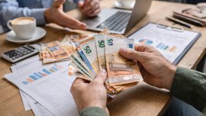 Зарплаты и финансы